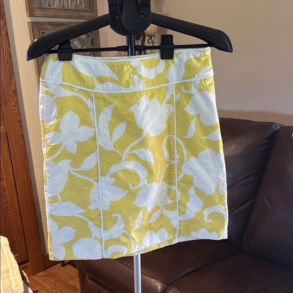 Ann Taylor Size 6 Floral Lined Yellow and White Women's Skirt